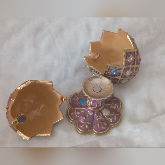 Vintage Decorative Pink and Gold Egg Trinket Box with Floral Accents - Picture 3 of 7